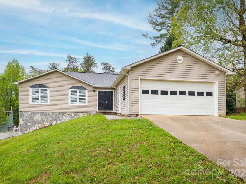 3085 Hunters Ridge Court, Morganton, NC 28655.  MLS# CAR4246443, YatesRealty ID 13985. 