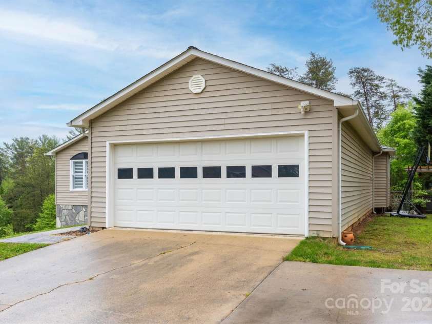 3085 Hunters Ridge Court, Morganton, NC 28655.  MLS# CAR4246443, YatesRealty ID 13985. 