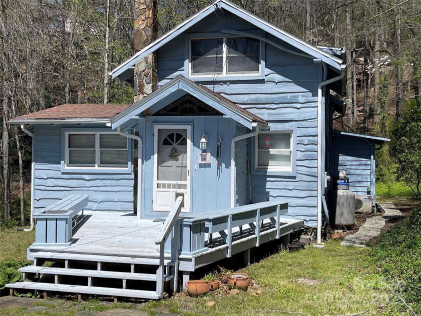 347 Elk Road, Sylva, NC 28779.  MLS# CAR4202079, YatesRealty ID 13987. 