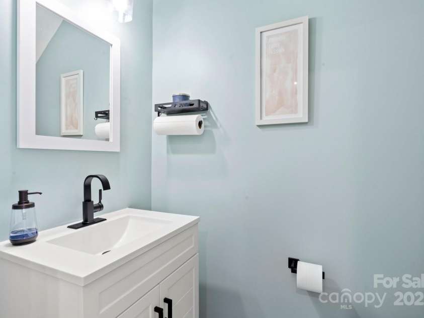 164 Singleton Road, Mooresville, NC 28117.  MLS# CAR4242800, YatesRealty ID 13988. Half bath on main