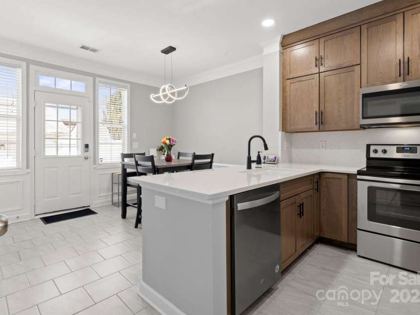164 Singleton Road, Mooresville, NC 28117.  MLS# CAR4242800, YatesRealty ID 13988. Kitchen/dining
