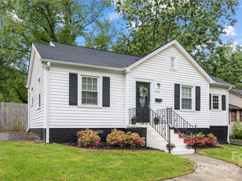 2414 Remount Road, Charlotte, NC 28208.  MLS# CAR4243386, YatesRealty ID 13989. 