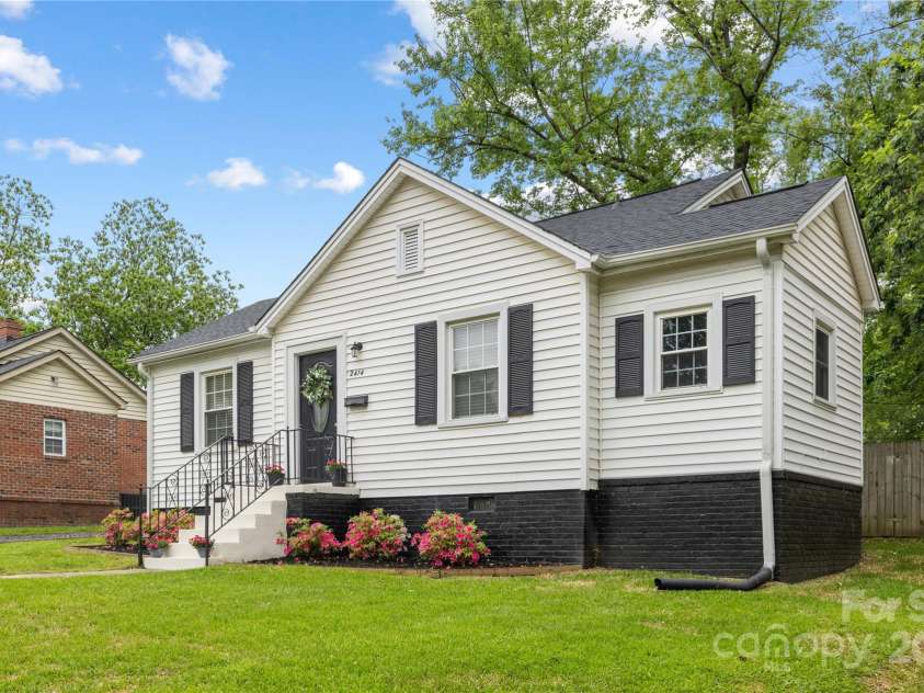 2414 Remount Road, Charlotte, NC 28208.  MLS# CAR4243386, YatesRealty ID 13989. 