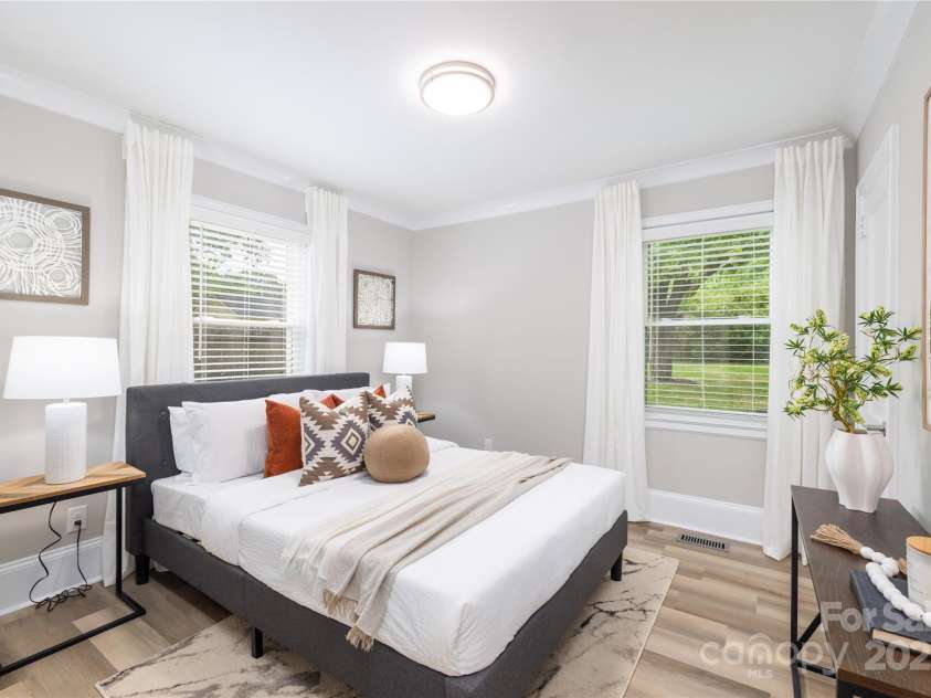 2414 Remount Road, Charlotte, NC 28208.  MLS# CAR4243386, YatesRealty ID 13989. 