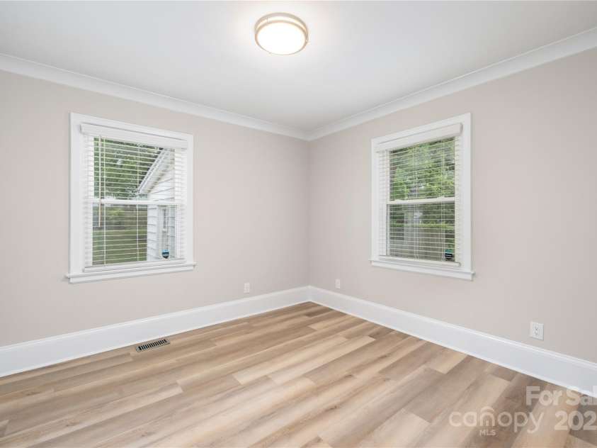 2414 Remount Road, Charlotte, NC 28208.  MLS# CAR4243386, YatesRealty ID 13989. 