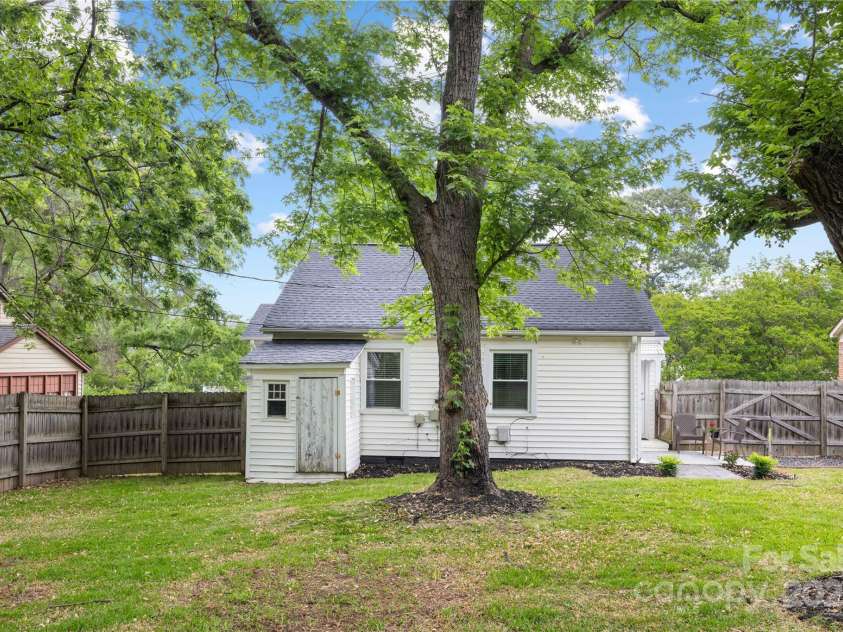 2414 Remount Road, Charlotte, NC 28208.  MLS# CAR4243386, YatesRealty ID 13989. 