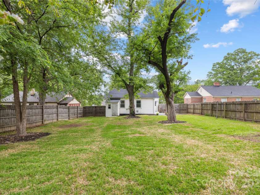 2414 Remount Road, Charlotte, NC 28208.  MLS# CAR4243386, YatesRealty ID 13989. 