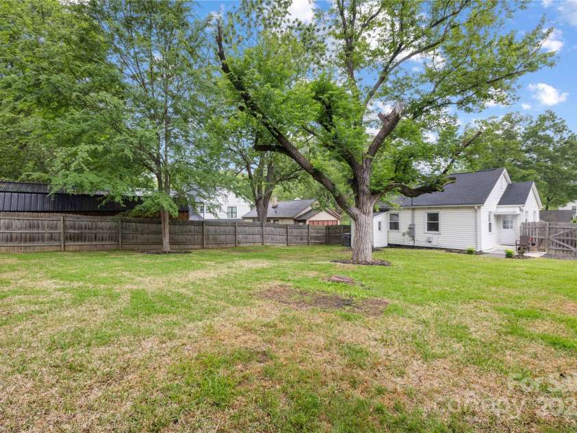 2414 Remount Road, Charlotte, NC 28208.  MLS# CAR4243386, YatesRealty ID 13989. 