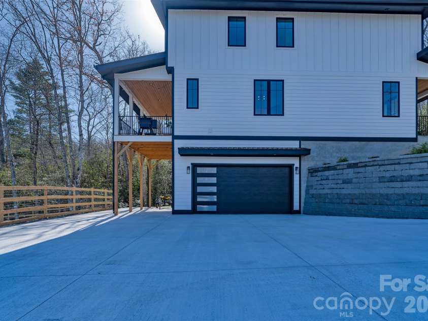 26 Pineview Road, Fairview, NC 28730.  MLS# CAR4357882, YatesRealty ID 13989. Garage