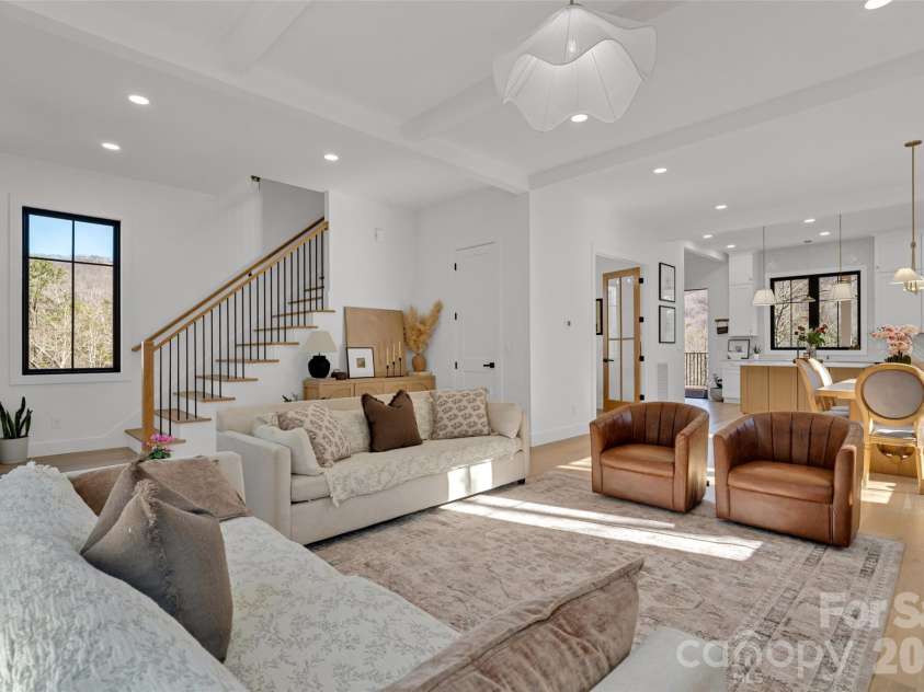 26 Pineview Road, Fairview, NC 28730.  MLS# CAR4357882, YatesRealty ID 13989. Livingroom