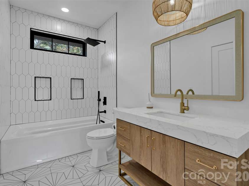 26 Pineview Road, Fairview, NC 28730.  MLS# CAR4357882, YatesRealty ID 13989. Main upstairs bathroom