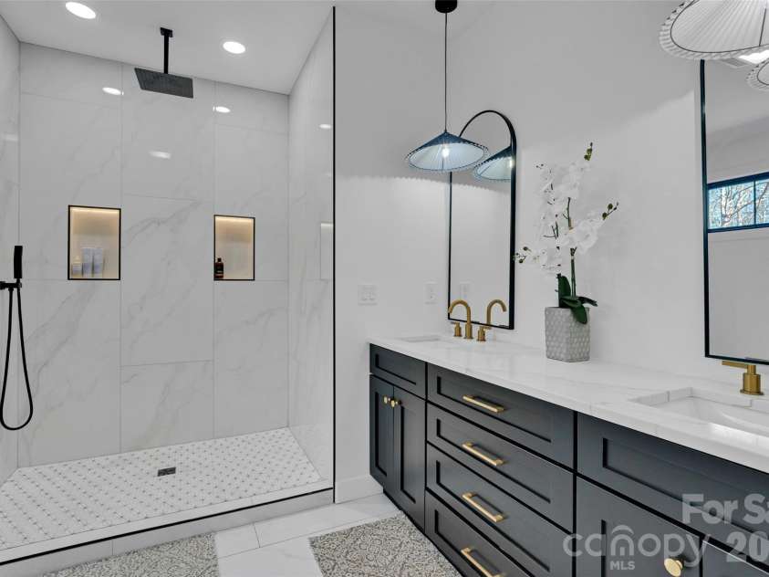 26 Pineview Road, Fairview, NC 28730.  MLS# CAR4357882, YatesRealty ID 13989. Master bathroom