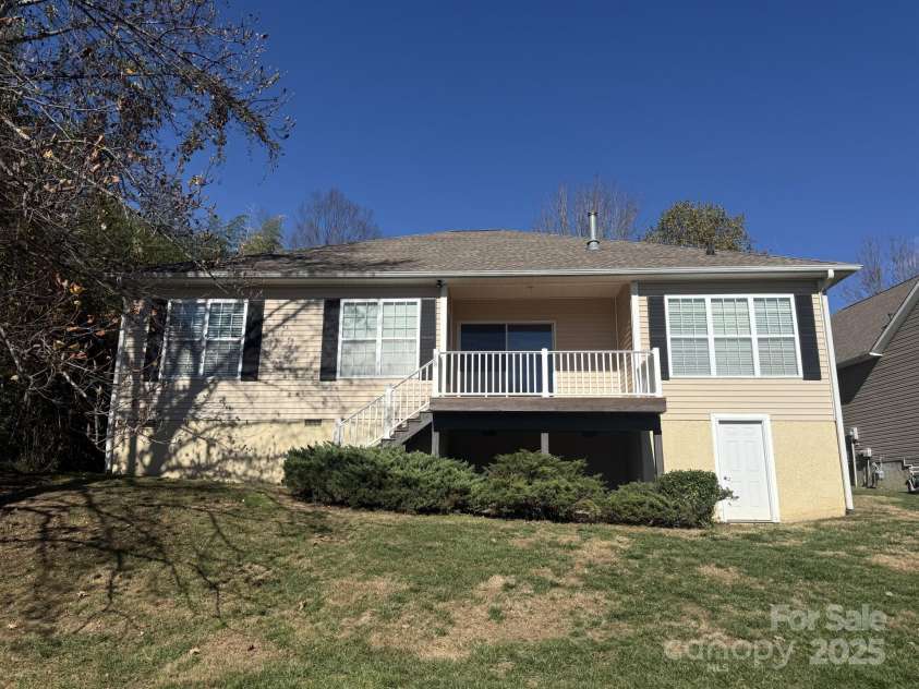 18 Eagle Pointe Way, Flat Rock, NC 28731.  MLS# CAR4306261, YatesRealty ID 1399. 