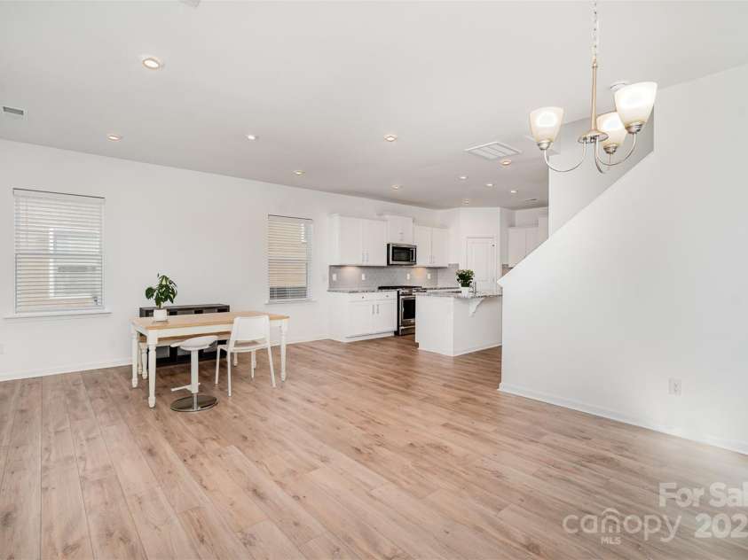 15616 Parkside Crossing Drive, Charlotte, NC 28278.  MLS# CAR4240173, YatesRealty ID 13990. 