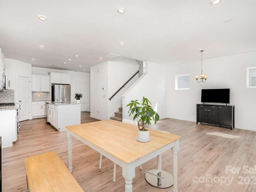 15616 Parkside Crossing Drive, Charlotte, NC 28278.  MLS# CAR4240173, YatesRealty ID 13990. 