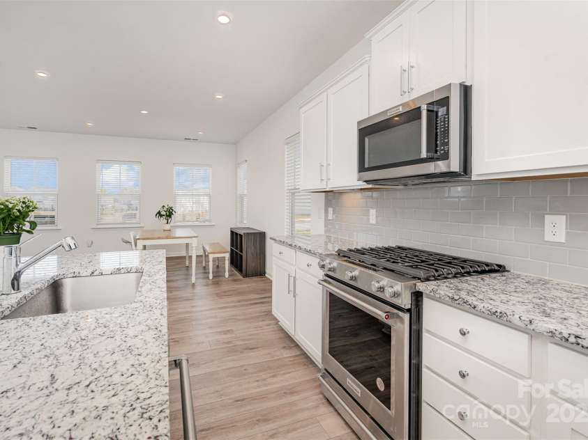 15616 Parkside Crossing Drive, Charlotte, NC 28278.  MLS# CAR4240173, YatesRealty ID 13990. 