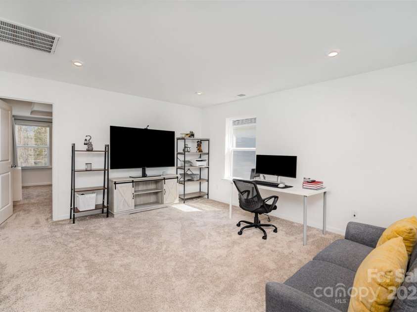 15616 Parkside Crossing Drive, Charlotte, NC 28278.  MLS# CAR4240173, YatesRealty ID 13990. 