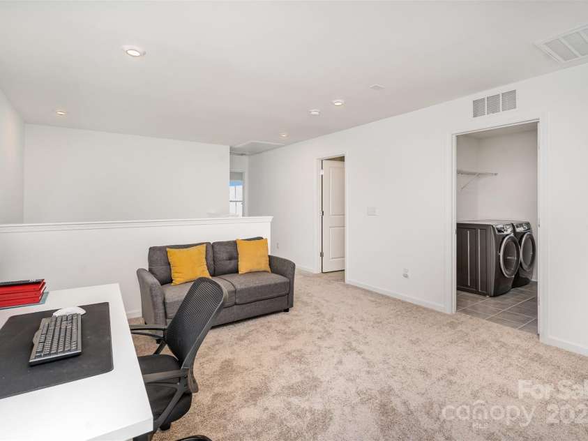 15616 Parkside Crossing Drive, Charlotte, NC 28278.  MLS# CAR4240173, YatesRealty ID 13990. 