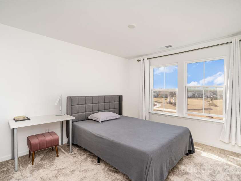 15616 Parkside Crossing Drive, Charlotte, NC 28278.  MLS# CAR4240173, YatesRealty ID 13990. 