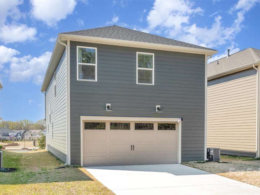 15616 Parkside Crossing Drive, Charlotte, NC 28278.  MLS# CAR4240173, YatesRealty ID 13990. 