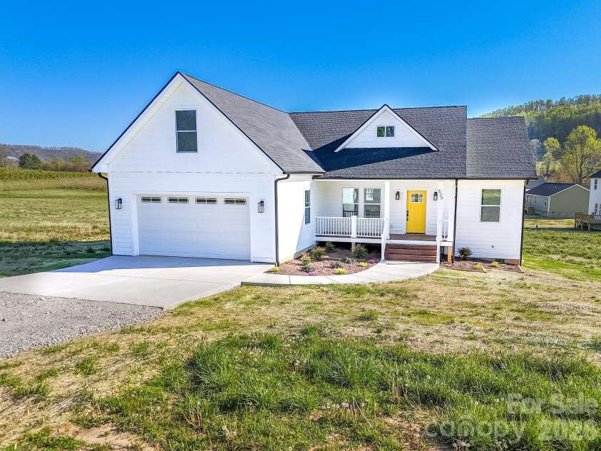 529 Waters Road, Hendersonville, NC 28792.  MLS# CAR4341602, YatesRealty ID 13992. 