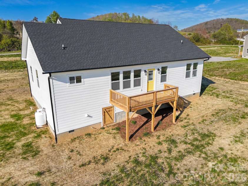 529 Waters Road, Hendersonville, NC 28792.  MLS# CAR4341602, YatesRealty ID 13992. 