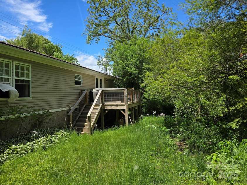 926 Hyder Mountain Road, Clyde, NC 28721.  MLS# CAR4258131, YatesRealty ID 13992. 