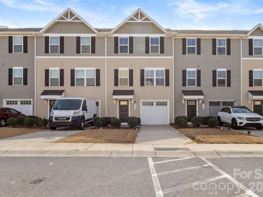 2615 McCurdy Trail, Charlotte, NC 28269.  MLS# CAR4353470, YatesRealty ID 13993. 