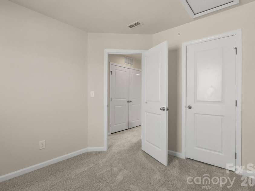 2615 McCurdy Trail, Charlotte, NC 28269.  MLS# CAR4353470, YatesRealty ID 13993. 