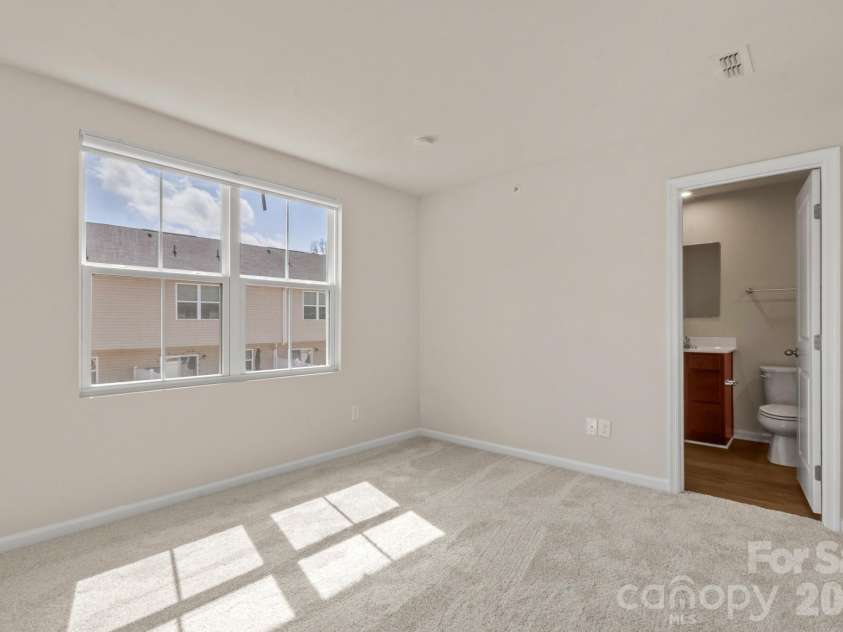 2615 McCurdy Trail, Charlotte, NC 28269.  MLS# CAR4353470, YatesRealty ID 13993. 