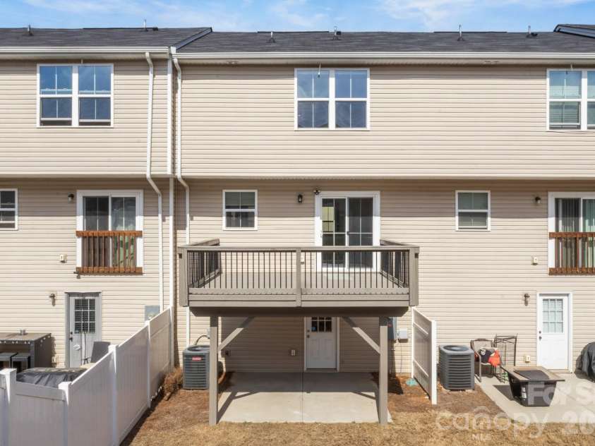 2615 McCurdy Trail, Charlotte, NC 28269.  MLS# CAR4353470, YatesRealty ID 13993. 