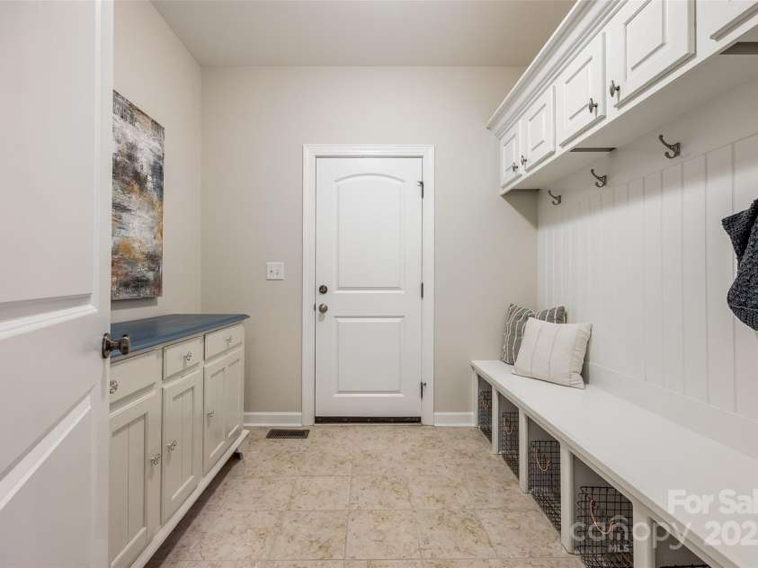 801 Hidden Pond Lane, Waxhaw, NC 28173.  MLS# CAR4253726, YatesRealty ID 13993. 