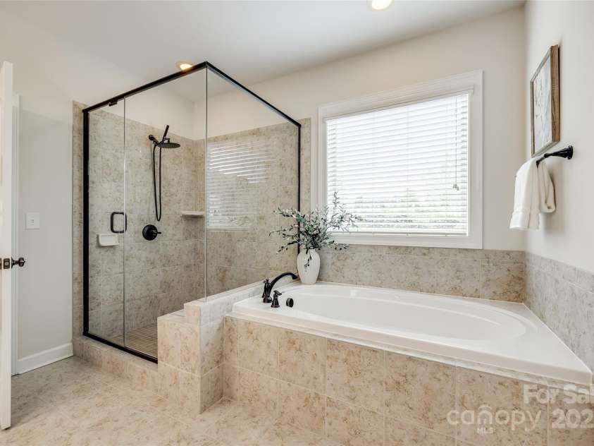 801 Hidden Pond Lane, Waxhaw, NC 28173.  MLS# CAR4253726, YatesRealty ID 13993. 