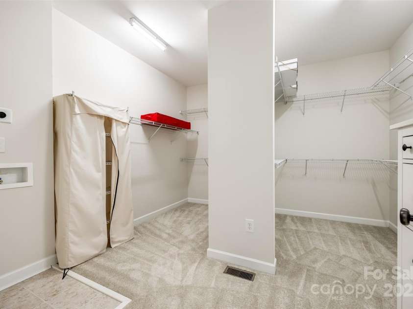 801 Hidden Pond Lane, Waxhaw, NC 28173.  MLS# CAR4253726, YatesRealty ID 13993. 