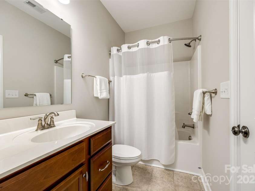 801 Hidden Pond Lane, Waxhaw, NC 28173.  MLS# CAR4253726, YatesRealty ID 13993. 