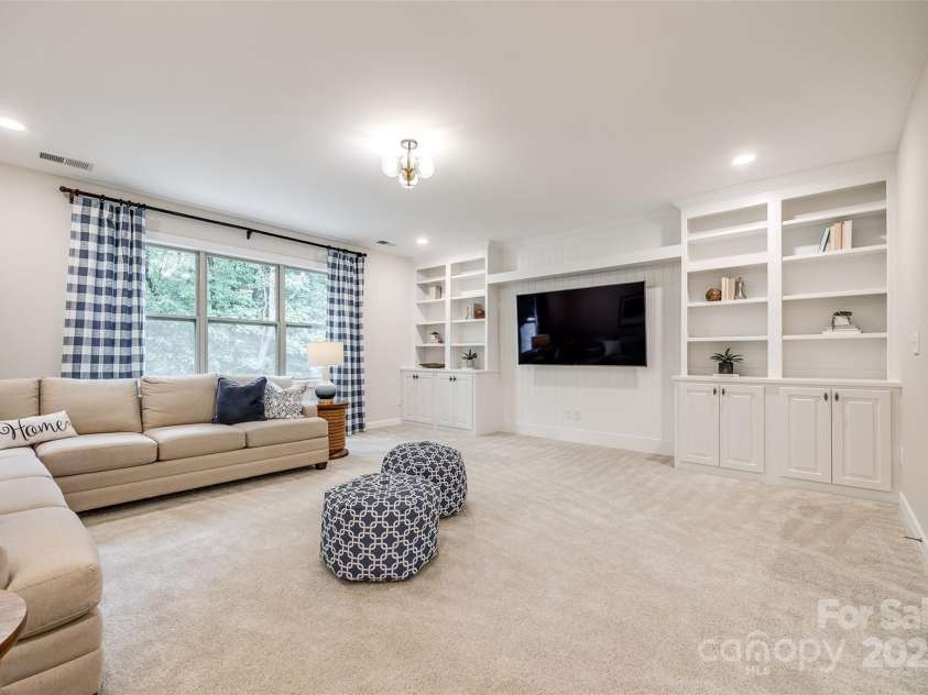 801 Hidden Pond Lane, Waxhaw, NC 28173.  MLS# CAR4253726, YatesRealty ID 13993. 