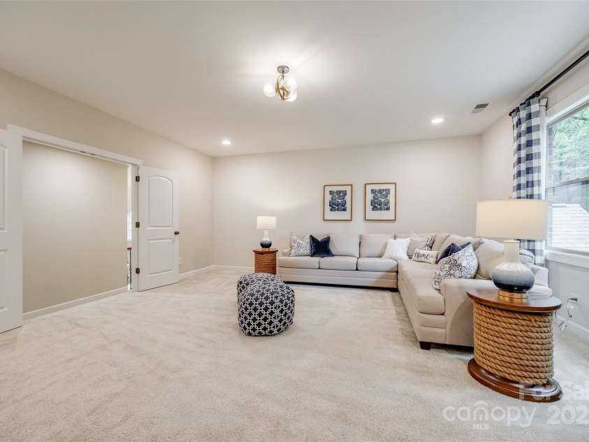 801 Hidden Pond Lane, Waxhaw, NC 28173.  MLS# CAR4253726, YatesRealty ID 13993. 