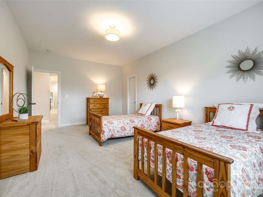 801 Hidden Pond Lane, Waxhaw, NC 28173.  MLS# CAR4253726, YatesRealty ID 13993. 