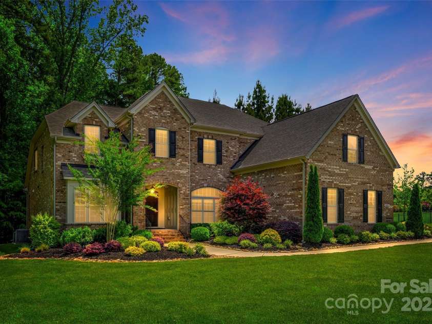 801 Hidden Pond Lane, Waxhaw, NC 28173.  MLS# CAR4253726, YatesRealty ID 13993. 