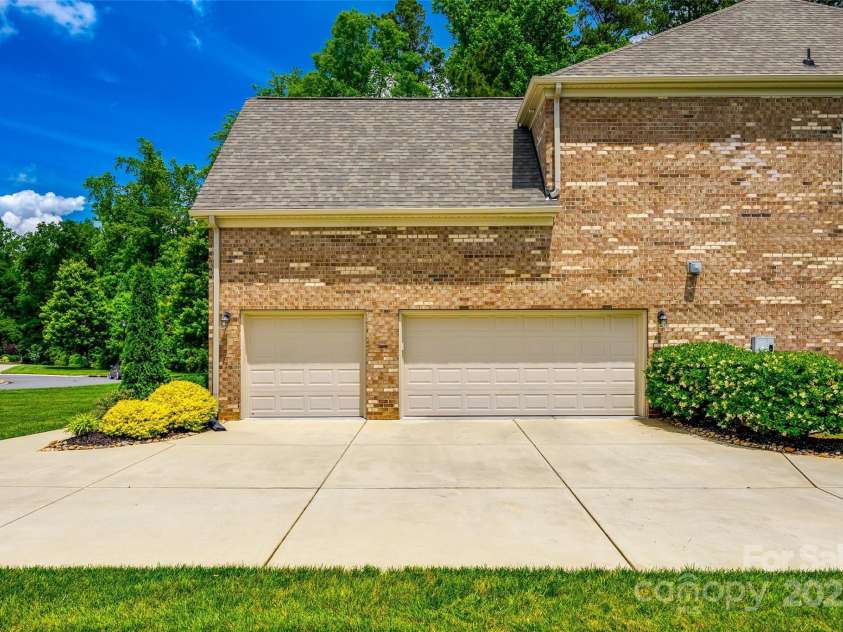 801 Hidden Pond Lane, Waxhaw, NC 28173.  MLS# CAR4253726, YatesRealty ID 13993. 