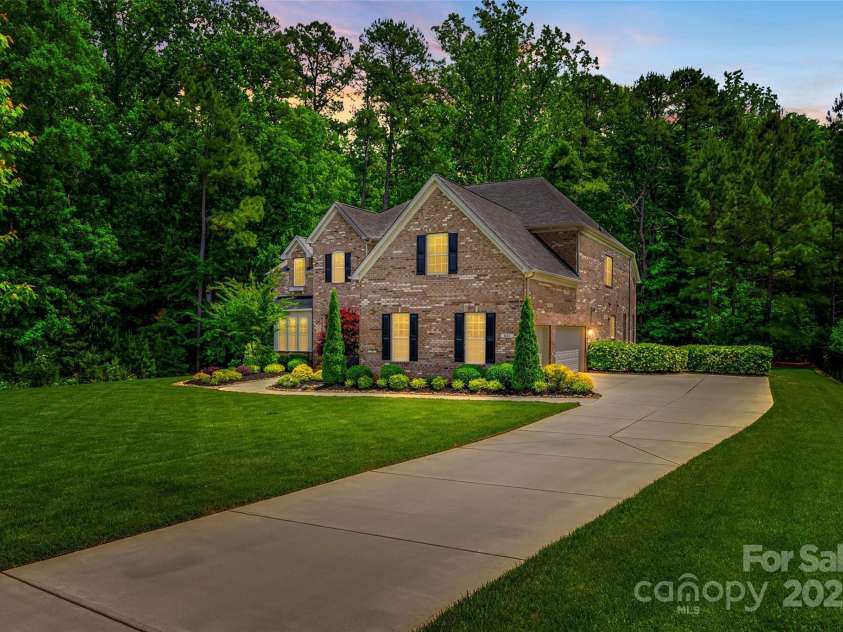 801 Hidden Pond Lane, Waxhaw, NC 28173.  MLS# CAR4253726, YatesRealty ID 13993. 
