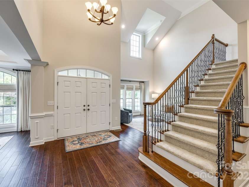 801 Hidden Pond Lane, Waxhaw, NC 28173.  MLS# CAR4253726, YatesRealty ID 13993. Entrance Foyer, open to the Flex space and the Dining Room