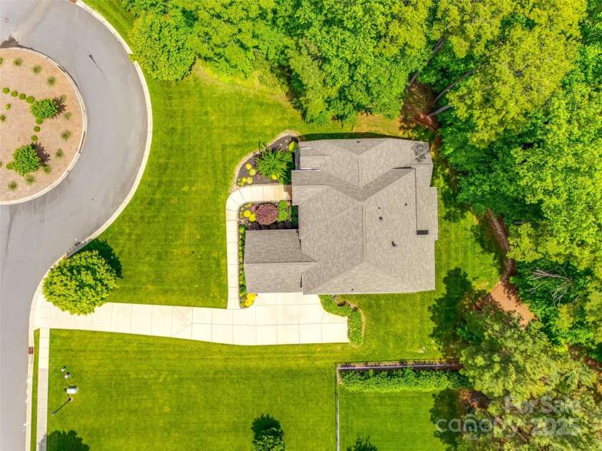 801 Hidden Pond Lane, Waxhaw, NC 28173.  MLS# CAR4253726, YatesRealty ID 13993. New Roof, installed in 2024