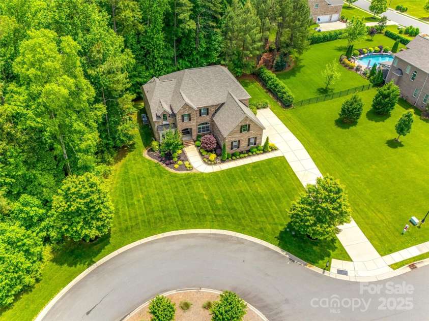 801 Hidden Pond Lane, Waxhaw, NC 28173.  MLS# CAR4253726, YatesRealty ID 13993. Premium cul-de-sac location.