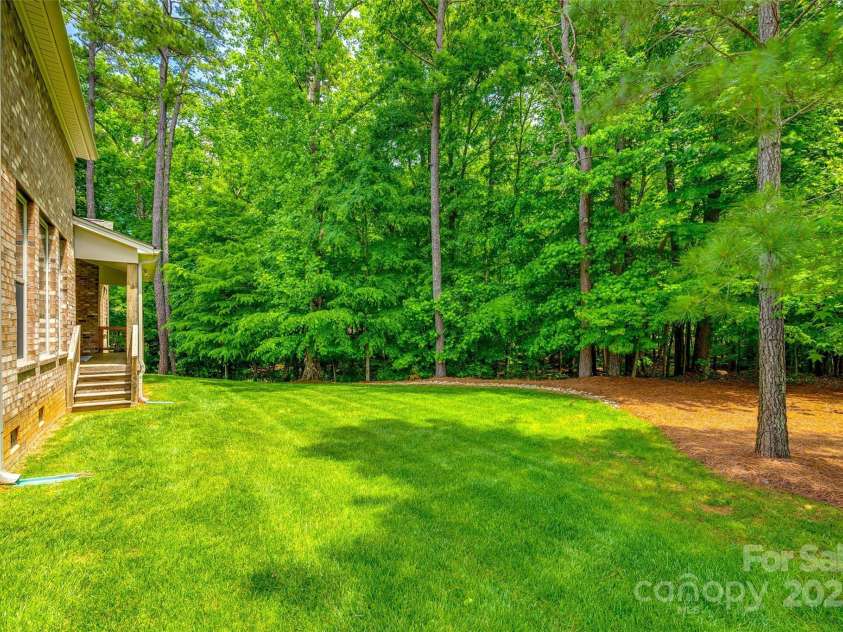 801 Hidden Pond Lane, Waxhaw, NC 28173.  MLS# CAR4253726, YatesRealty ID 13993. Private and Wooded Backyard.