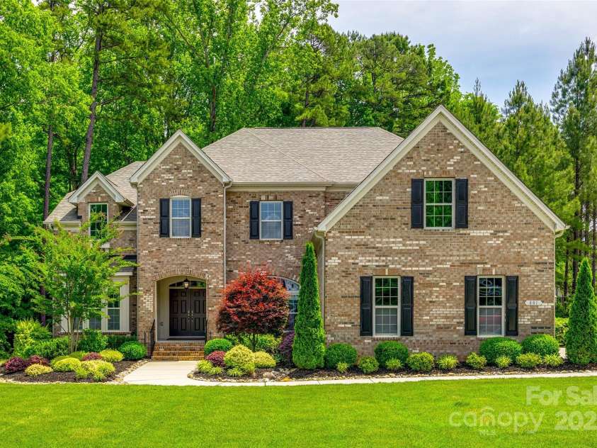 801 Hidden Pond Lane, Waxhaw, NC 28173.  MLS# CAR4253726, YatesRealty ID 13993. Welcome home to your dream retreat!