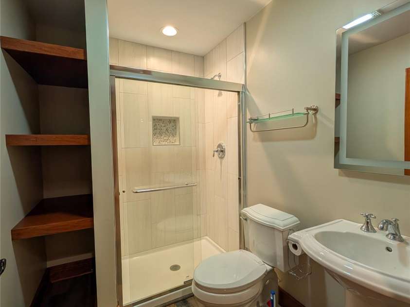 13 Miners Trace Road, Burnsville, NC 28714.  MLS# CAR4206928, YatesRealty ID 13994. Bathroom in finished basement