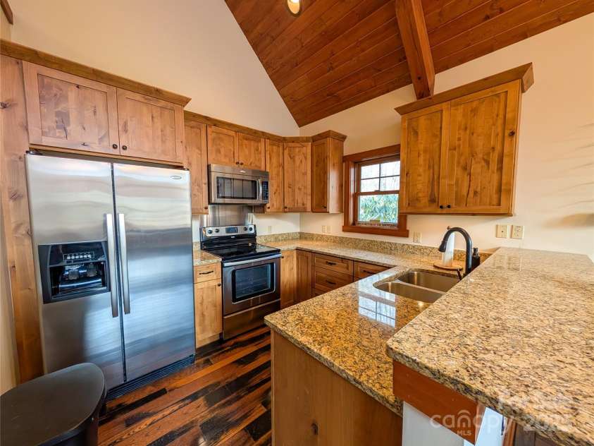 13 Miners Trace Road, Burnsville, NC 28714.  MLS# CAR4206928, YatesRealty ID 13994. Custom cabinets, granite countertops, Whirlpool appliance, soft-close kitchen drawers plus pantry!