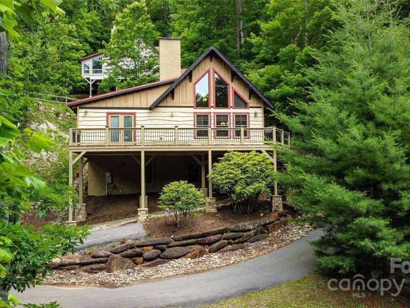 13 Miners Trace Road, Burnsville, NC 28714.  MLS# CAR4206928, YatesRealty ID 13994. Welcome Home to 13 Miners Trace Rd & experience mountain living at its finest!