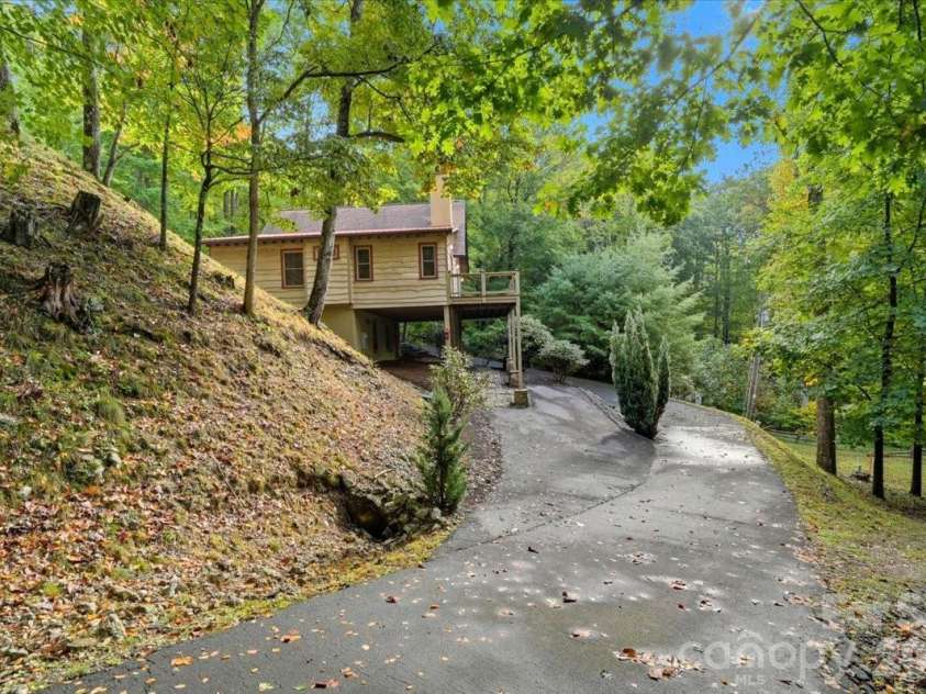 13 Miners Trace Road, Burnsville, NC 28714.  MLS# CAR4307496, YatesRealty ID 13994. 